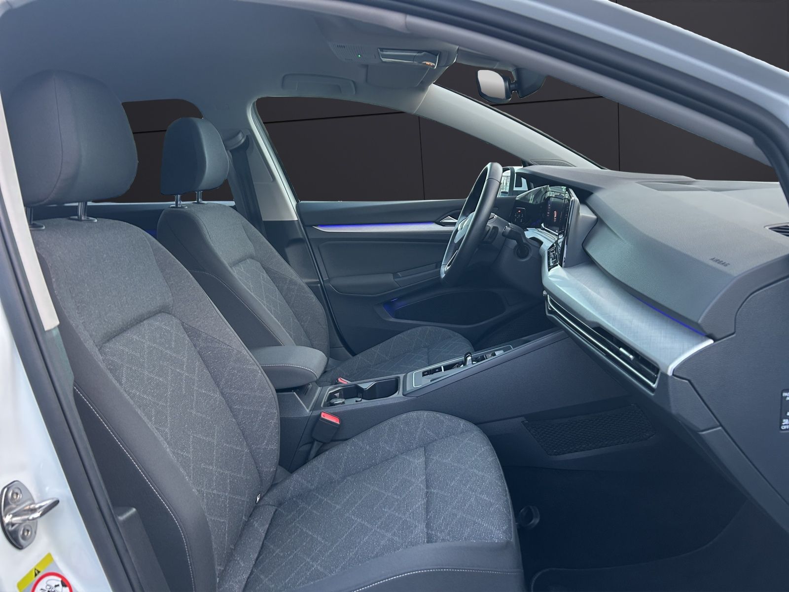 Fahrzeugabbildung Volkswagen Golf VIII TSI DSG MatrixLED Kamera ACC