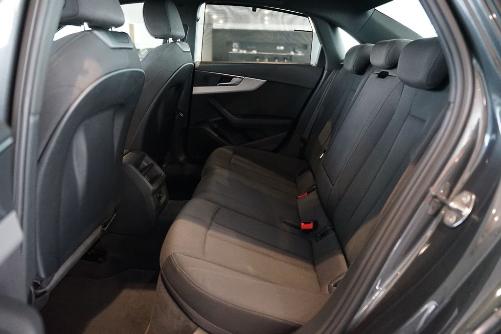 AUDI A4 Limousine 35 TDI S line | MMI Plus | AHK AUDI A4 Limousine 35 TDI S line | MMI Plus | AHK
