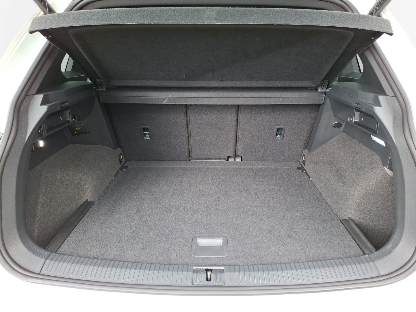 Tiguan 2.0 TSI DSG R-Line 4Motion *AHK*PANO*LEDE
