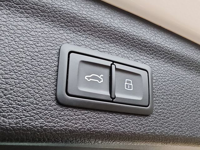Q3 35 2.0 TDI S-tronic NAVI AHK ACC B&O STANDHZ