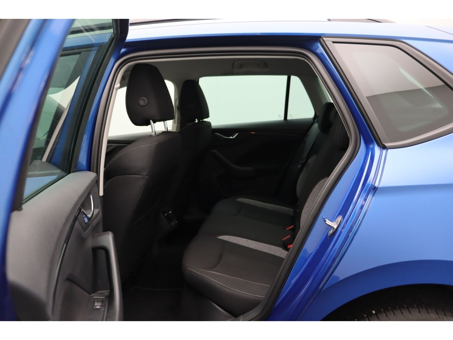 Fahrzeugabbildung SKODA Kamiq 1.0 Selection Kamera SHZ Einparkhilfe vorn