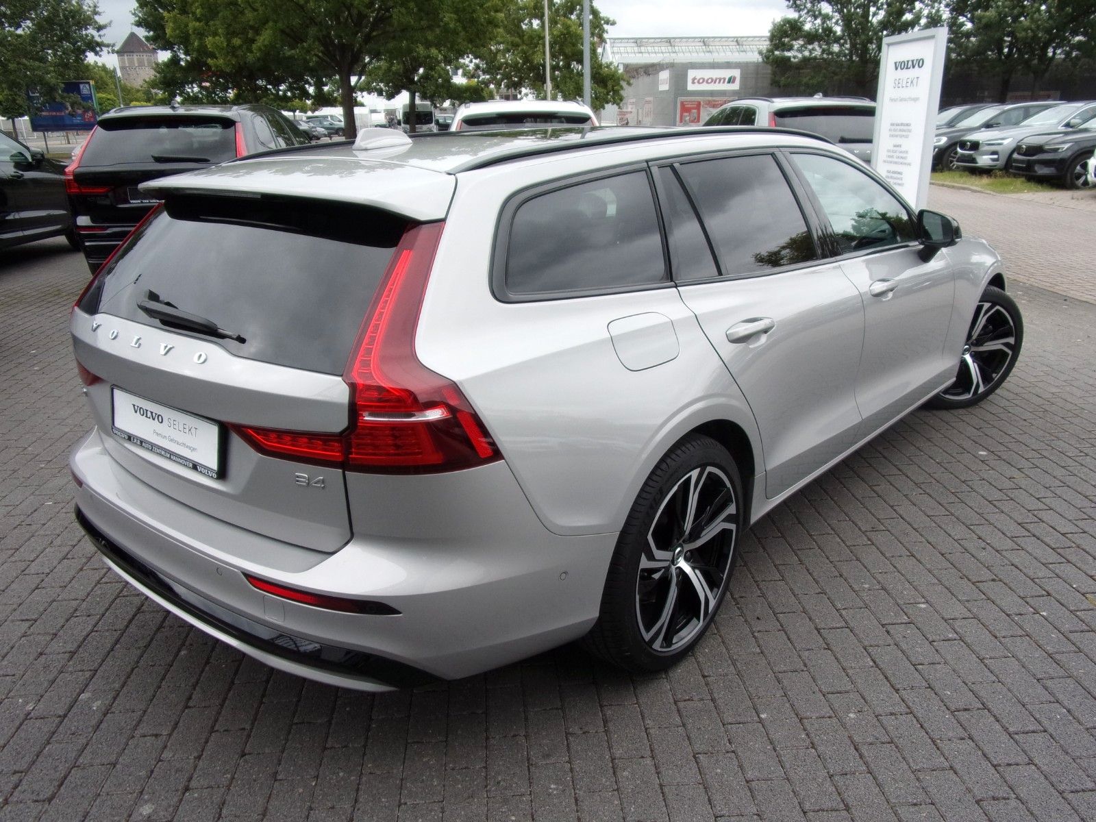 Volvo V60 B4 Kombi Plus Dark foto 8