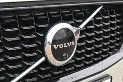 Fahrzeugabbildung Volvo XC90 B5 AWD* R-Design*STHZ*360°LUFT*B&W*22Zoll
