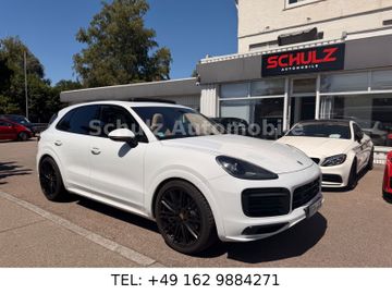 Porsche Cayenne - 1