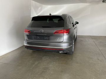 Volkswagen Touareg - 2