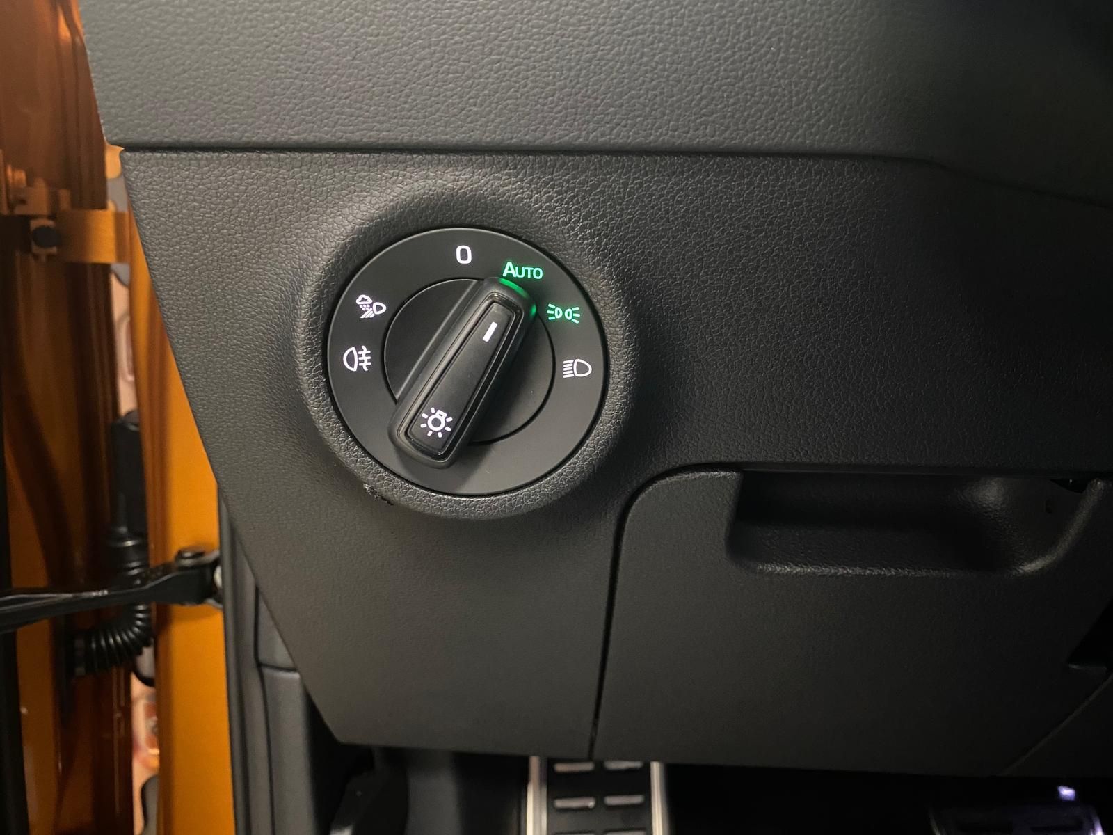Fahrzeugabbildung SKODA Karoq 1.5 ACT SPORTLINE+5J GA+MATRIX+ACC+360+AHK