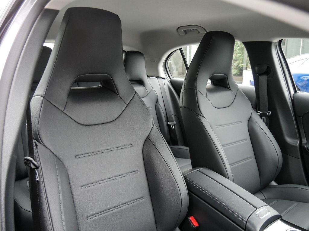 Mercedes-Benz A 250 4M |Progressive|NAVI|MBeam|KEYL|AHK|KAM|LM