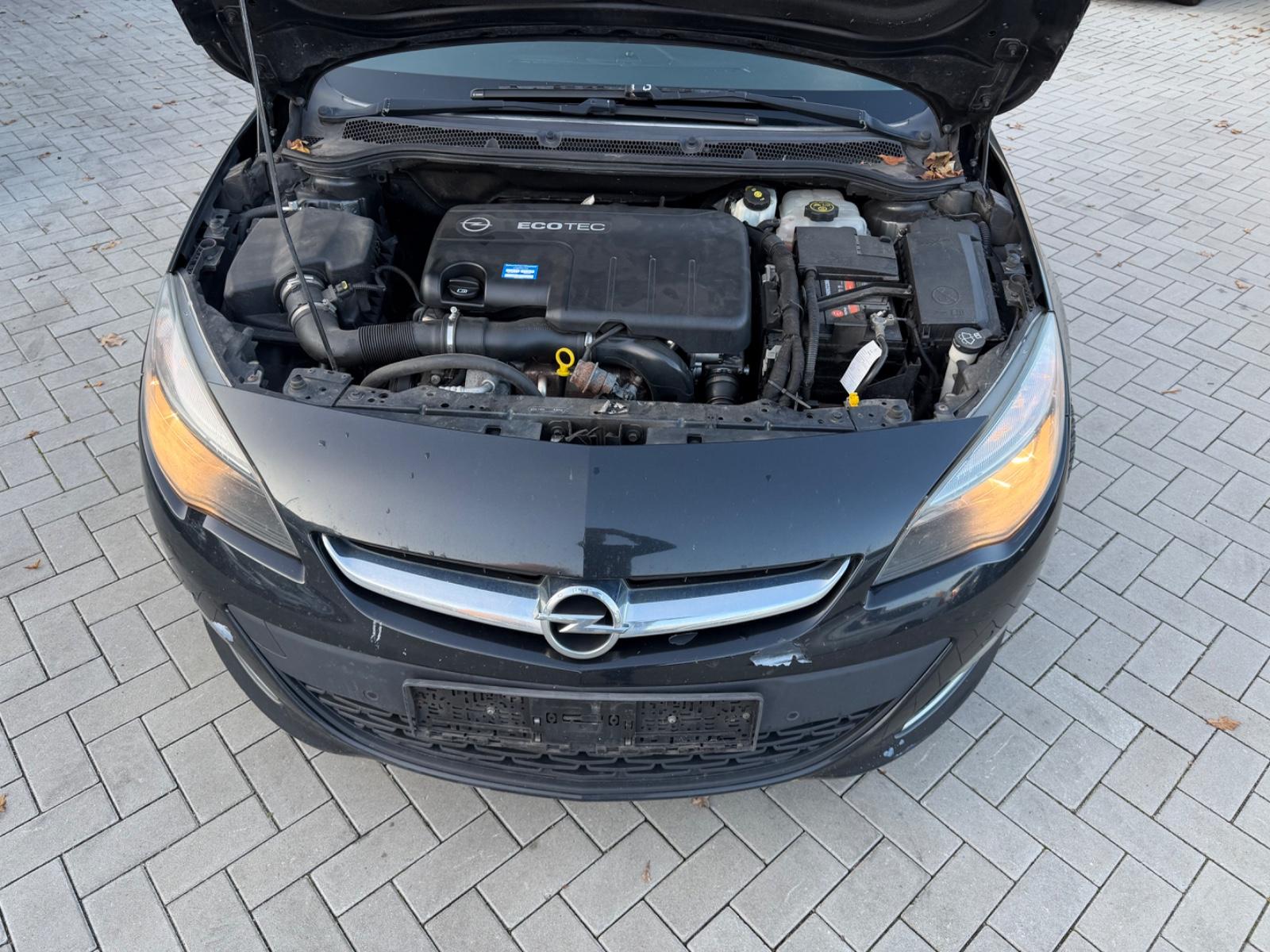 Opel Astra 2013 — photo 24