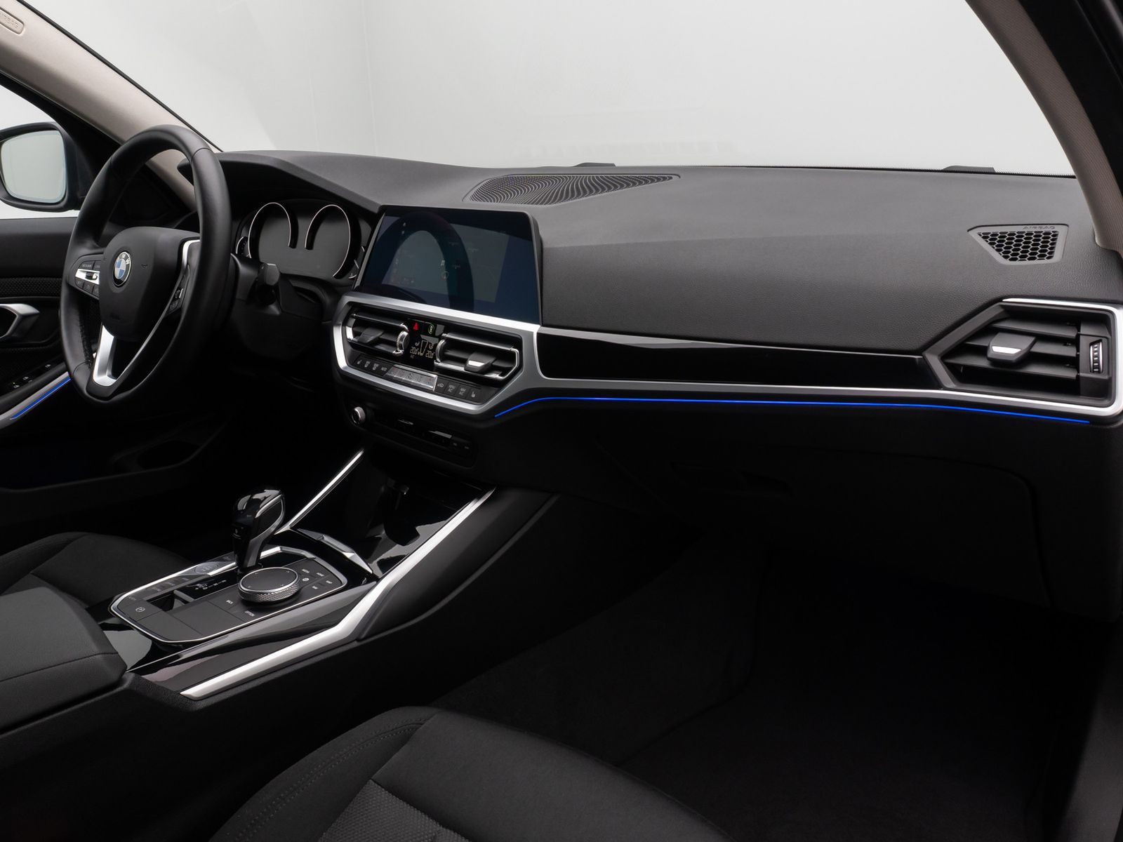 Fahrzeugabbildung BMW 320i Alarm PDC Komfort LED FernlichtAss HiFi 18"