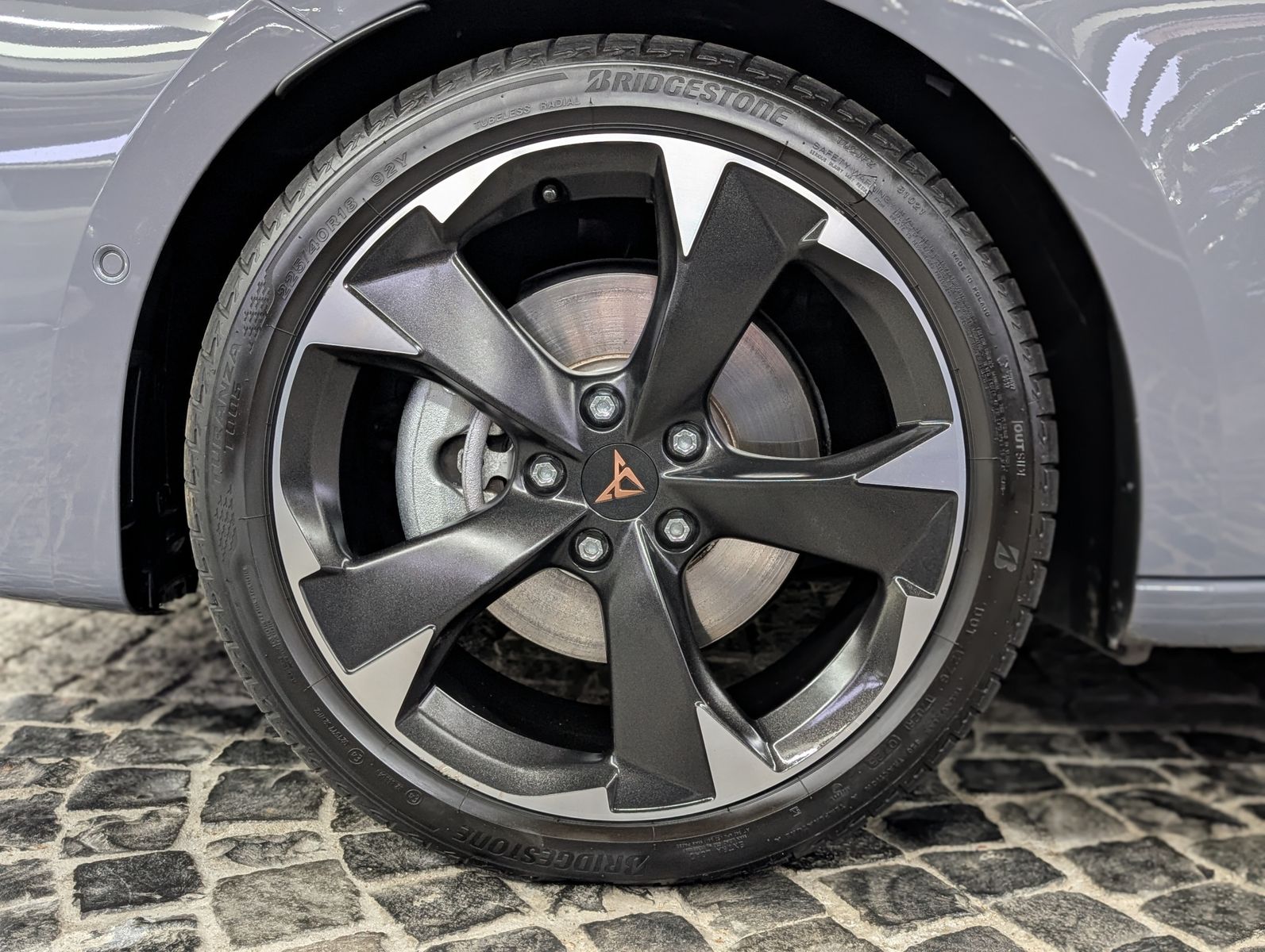 Fahrzeugabbildung CUPRA Leon 1.5 e-Hybrid PLUG-IN LED INTELIG-DRIVE EDGE