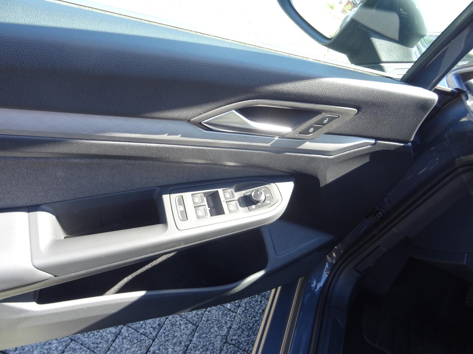 Volkswagen Golf VIII Lim. Life 1.5 eTSI LED Navi PDC Temp., миниатюра 12