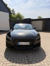 Audi TTs Roadster quattro  - schwarze Audi TTS