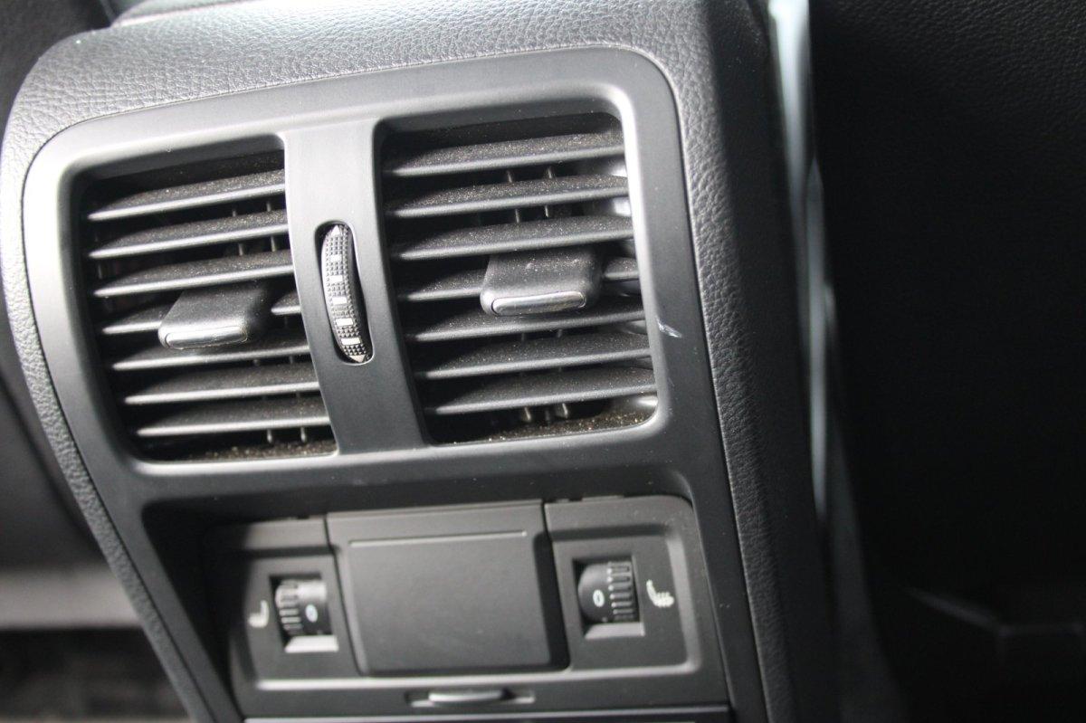 Volkswagen Passat 2012 — photo 18