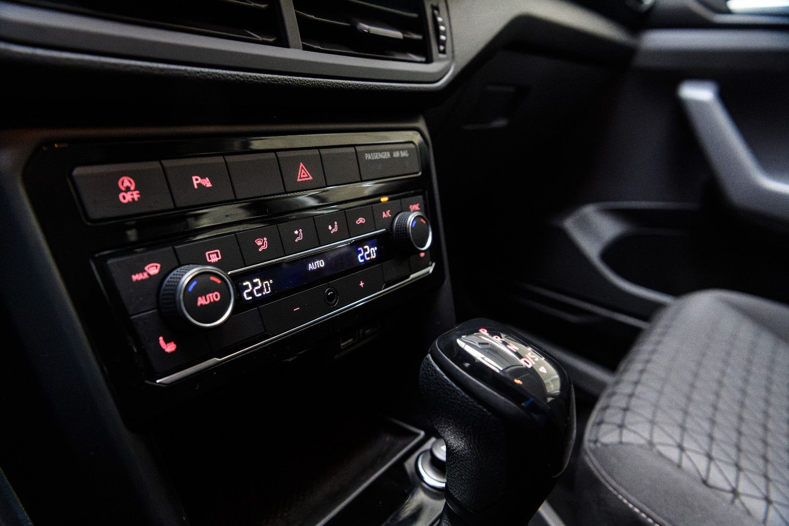 Fahrzeugabbildung Volkswagen T-Cross 1,0 DSG Life+ ACC+Kamera+Bluetooth