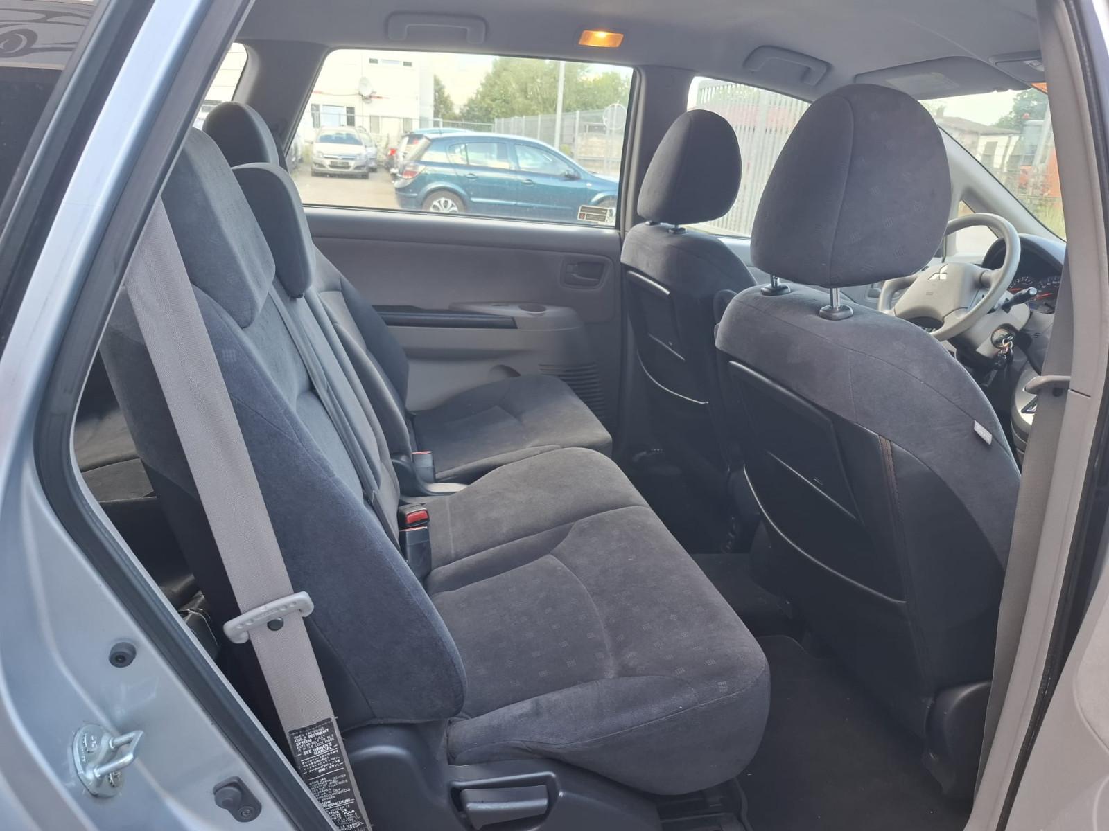 Mitsubishi Grandis 2005 — photo 9