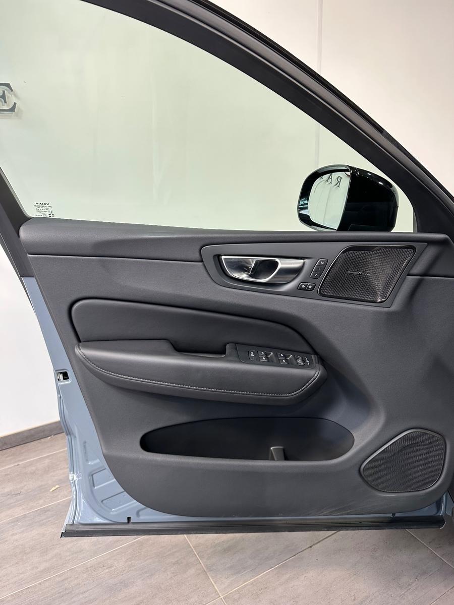 Volvo XC60 B5 AWD Ultimate Dark NAV+LED+PANO+AHK+STHZ, миниатюра 8