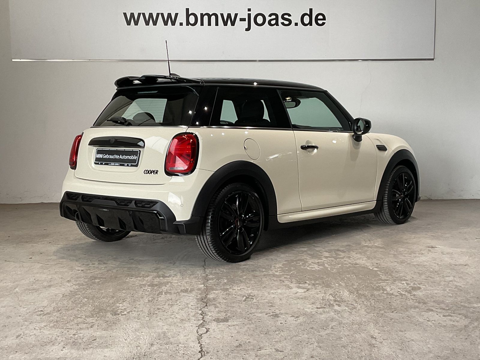 Fahrzeugabbildung MINI Cooper JCW Trim Autom. LED Navi Tempomat Klimaau