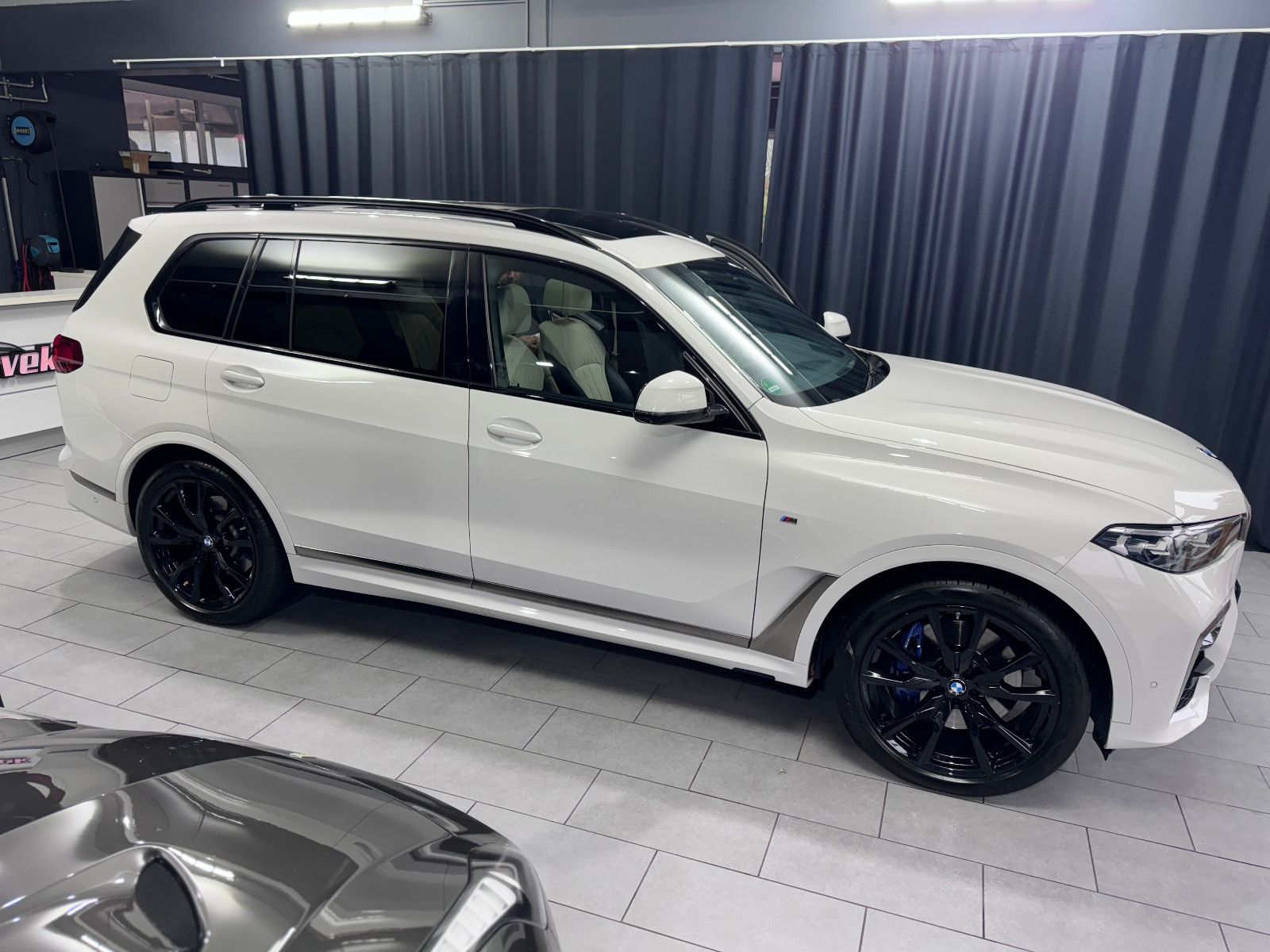 Fahrzeugabbildung BMW X7 M50d*INDIVIDUAL*7-SITZER*360 KAMERA*1.HAND*