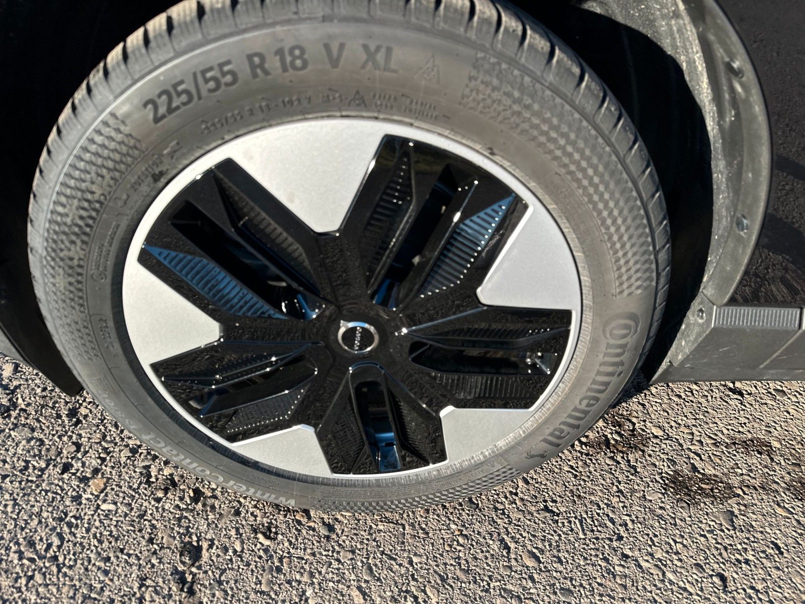Fahrzeugabbildung Volvo EX30 Plus 2WD Pure Electric Extended Range, ACC