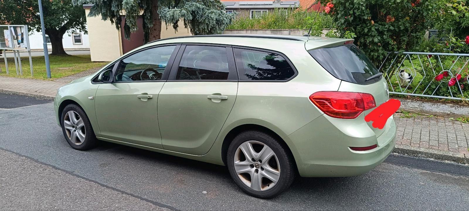 Opel Astra 2011 — engine 110 HP (81kW)