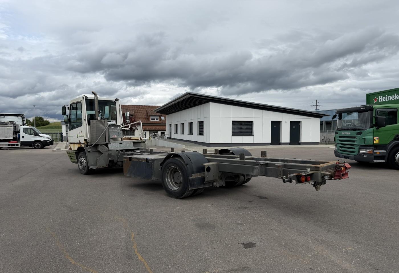 Andere YT222 4x2 Chassis-Kabine / Swiss-Vehicle