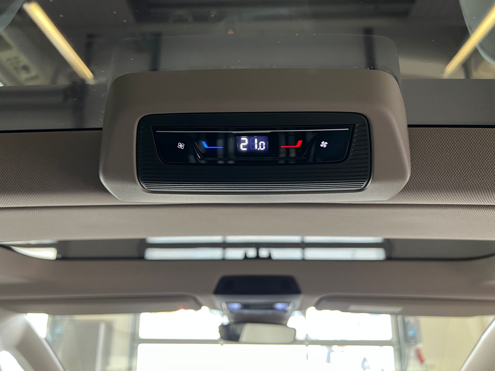 Fahrzeugabbildung Volkswagen T7 Multivan Style 2.0 TDI DSG *AHK, IQ.Light, Pa