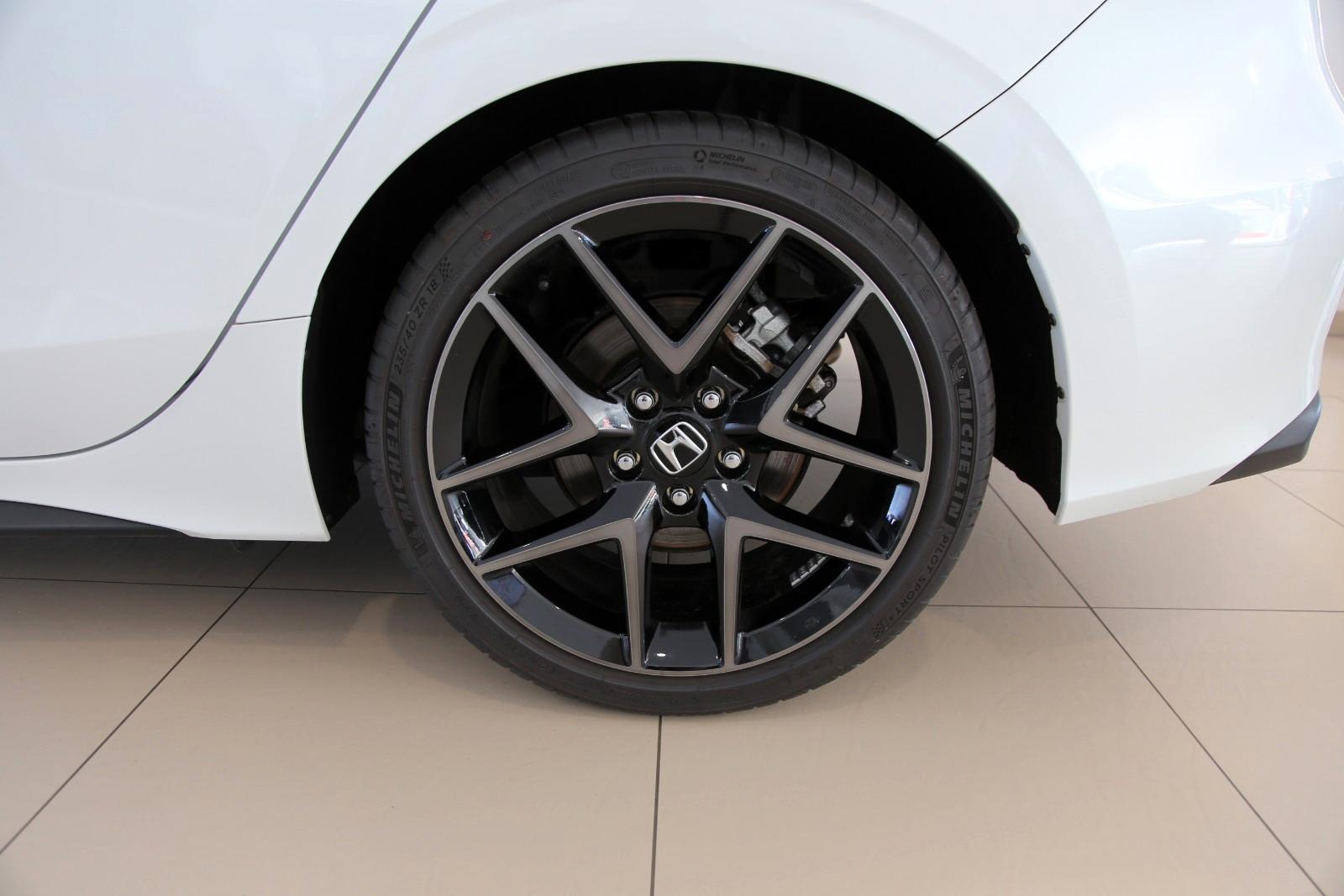 Honda Civic Lim. 5-trg. e:HEV Advance AZV Pano Bose