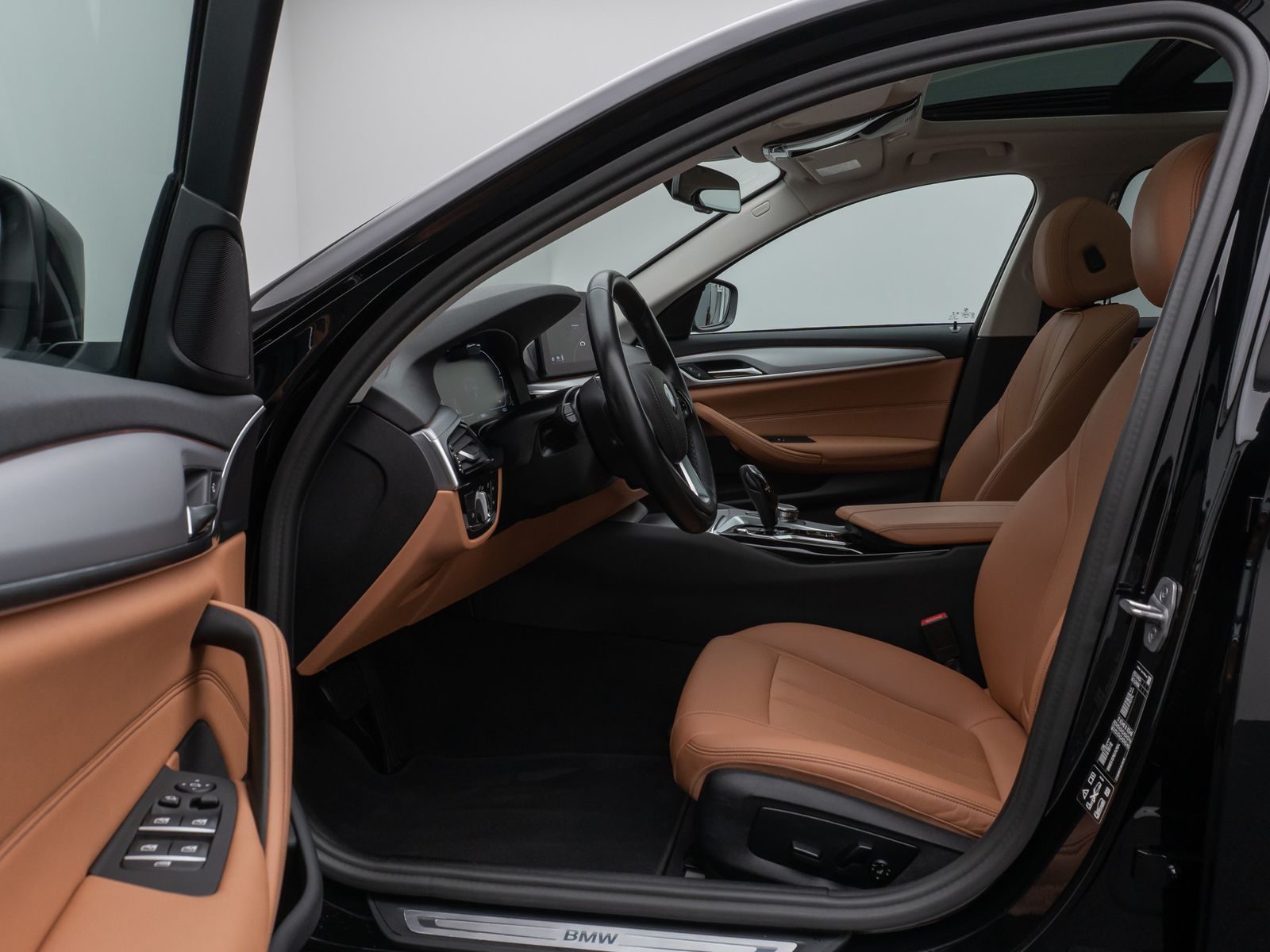 Fahrzeugabbildung BMW 530d  xD Panorama Kamera DAB HiFi AHK Alarm ACC