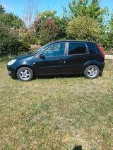 Ford Fiesta 1,4 16V Black Magic Black Magic - Ford Fiesta: Magic