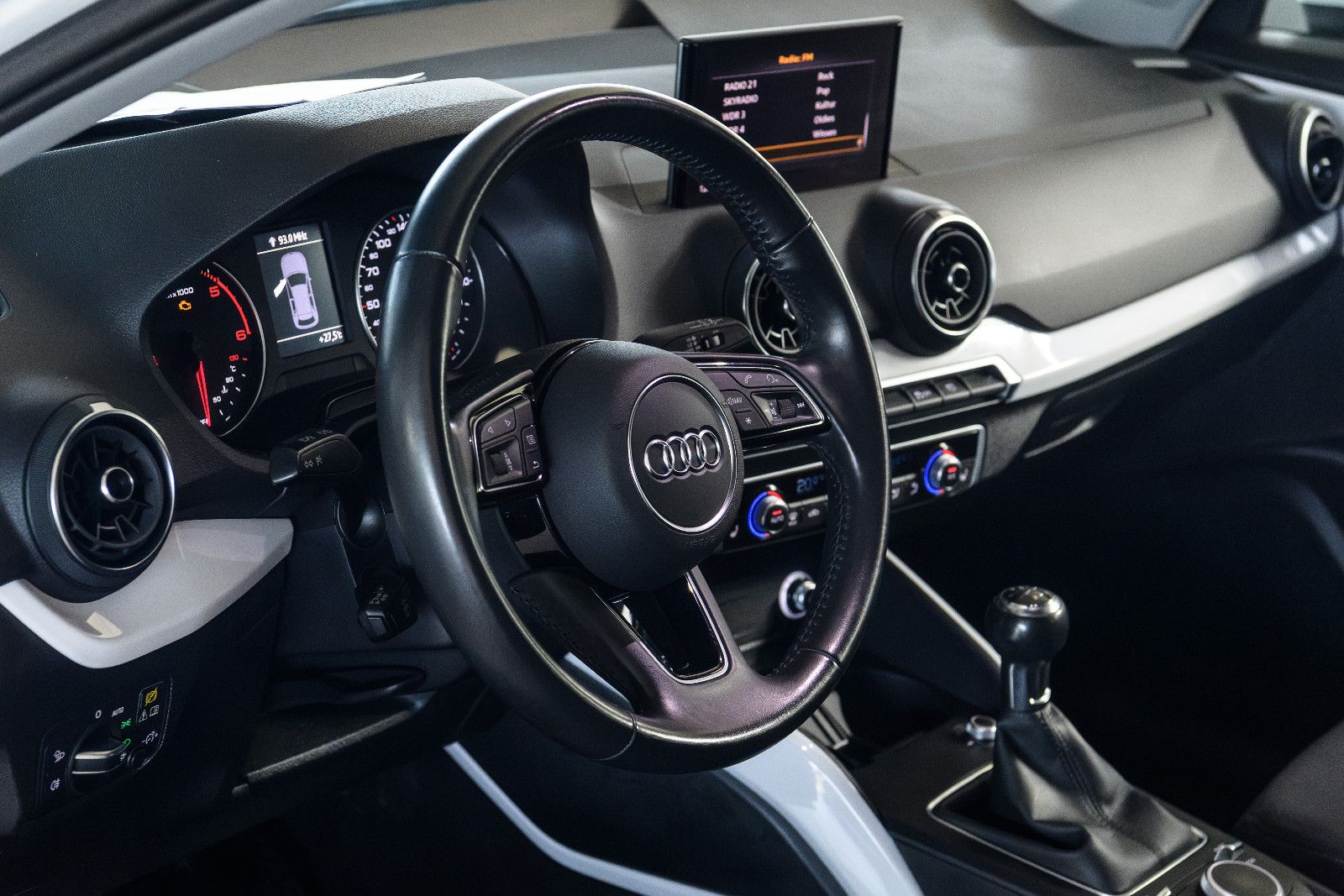 Fahrzeugabbildung Audi Q2 sport 1.6 TDI +LED +Bluetooth
