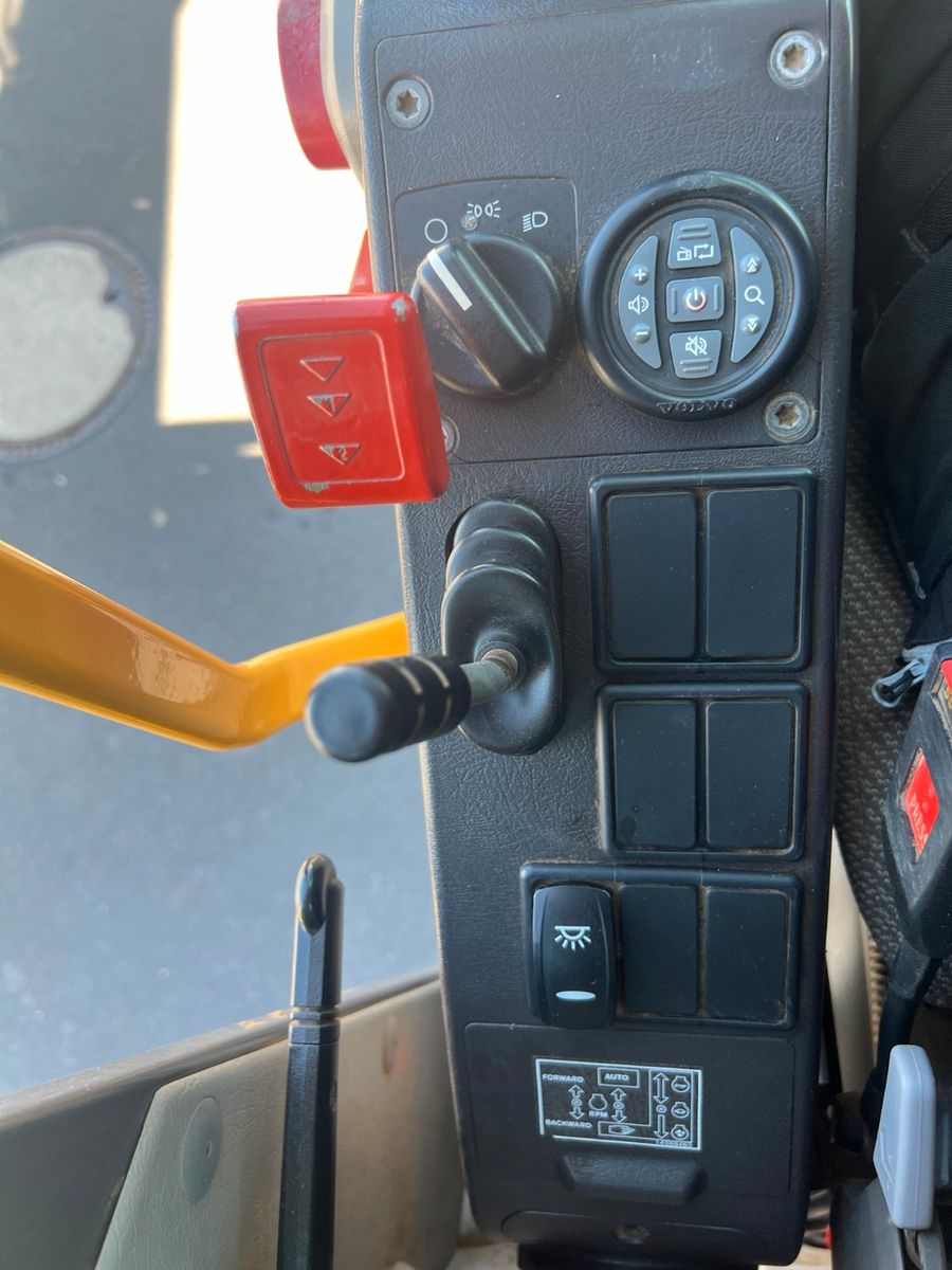 Fahrzeugabbildung Volvo EW160D / 2014 / 1xTieflöffel / Forstschutzgitter