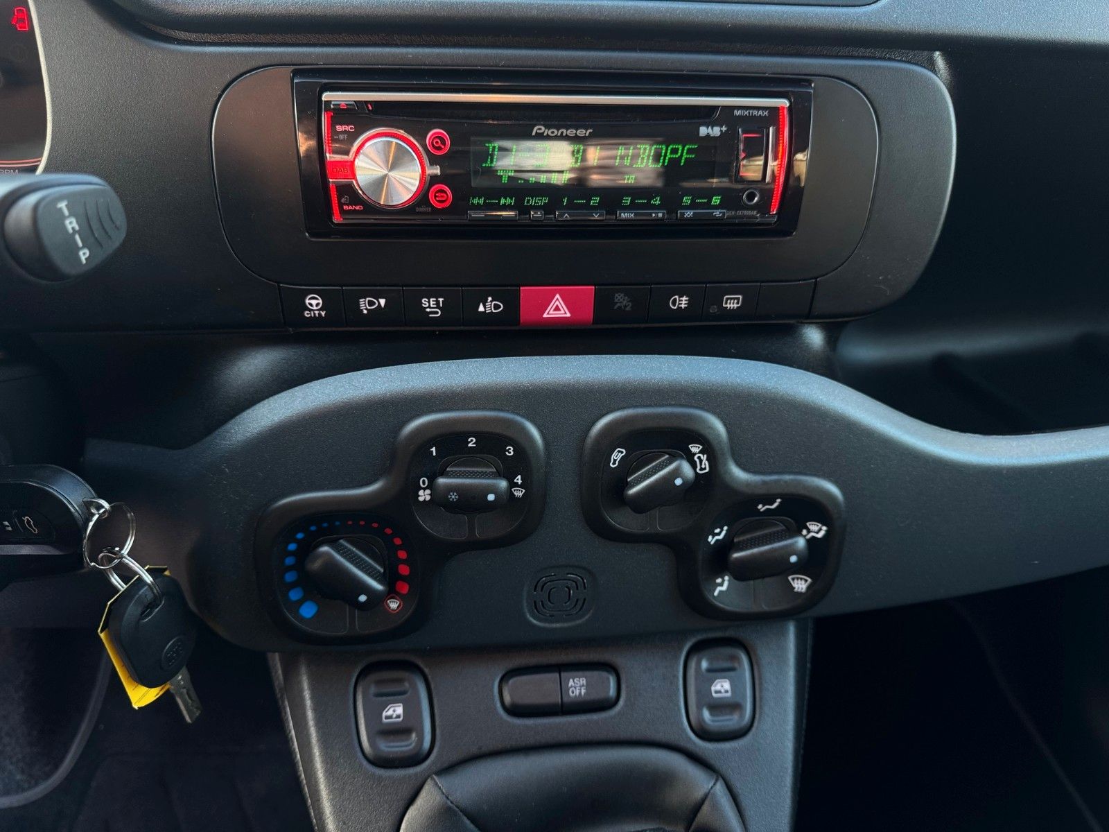 Fahrzeugabbildung Fiat Panda Easy Parksensoren Radio Klima