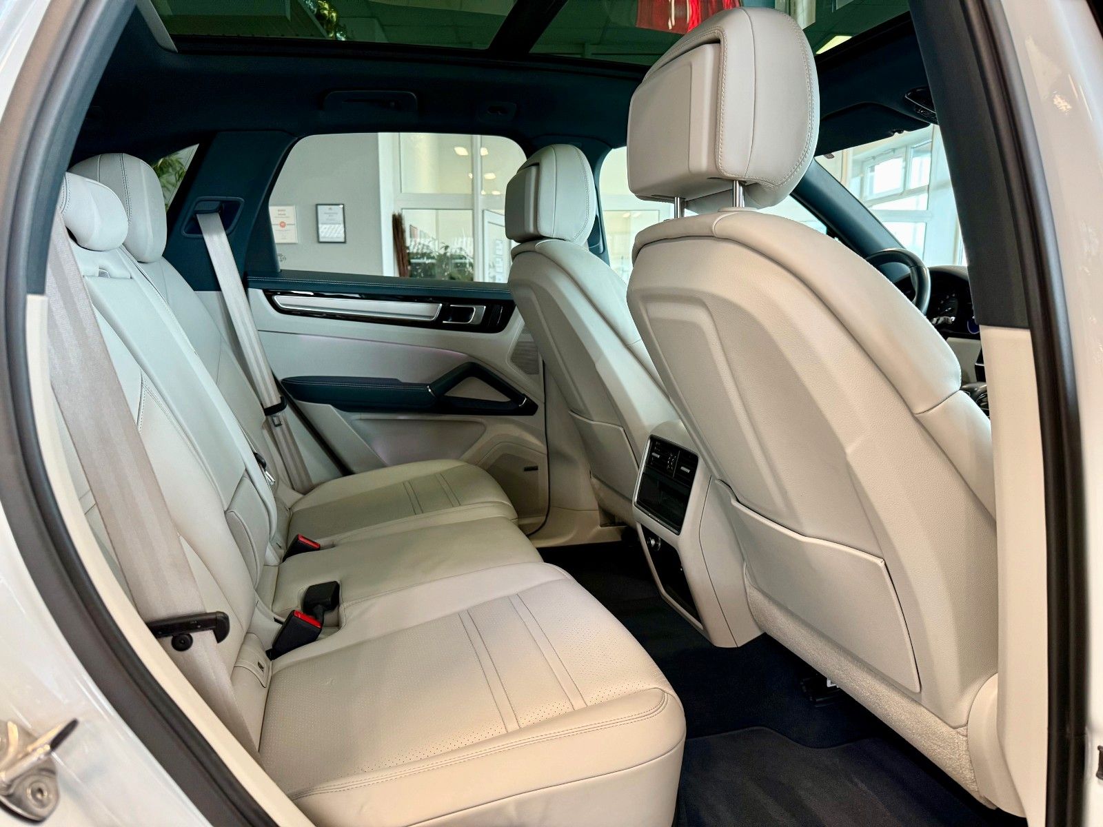 Fahrzeugabbildung Porsche Cayenne V6 Platinum Edition SportChrono/Panorama