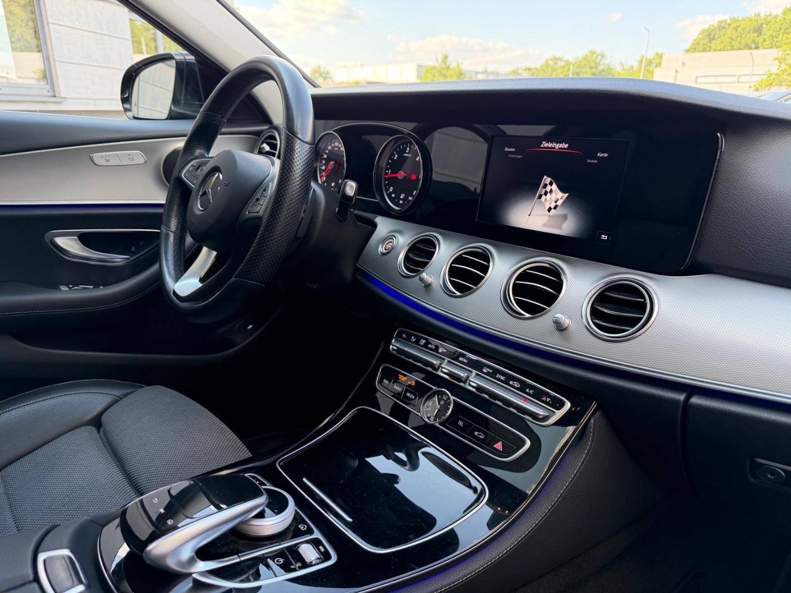 Mercedes-Benz E 220 d/AUTOMATIK/LED/LEDER/SHZ/NAVI/KAMERA