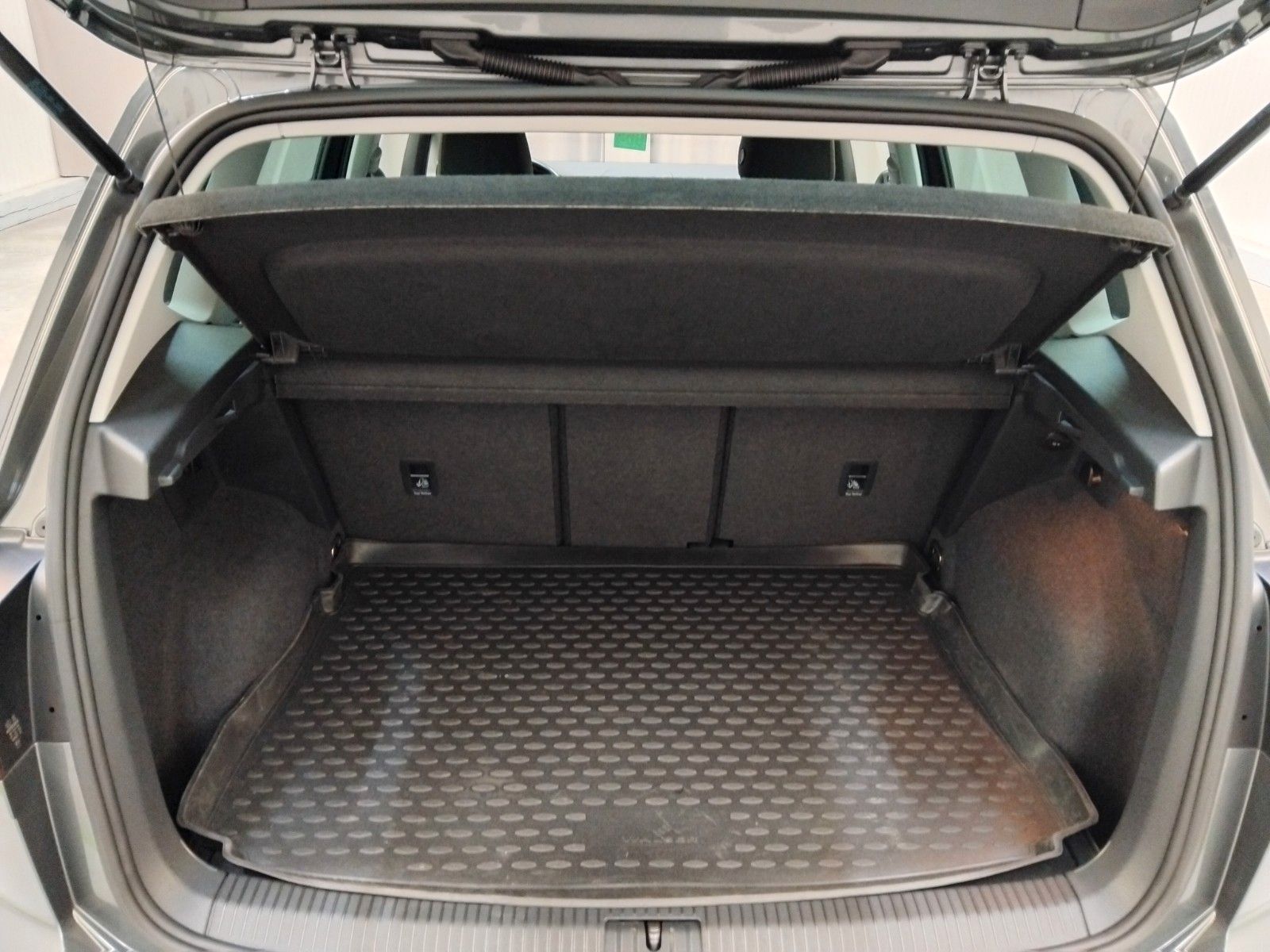 Vw Golf Sportsvan (06/2026, Benzin)