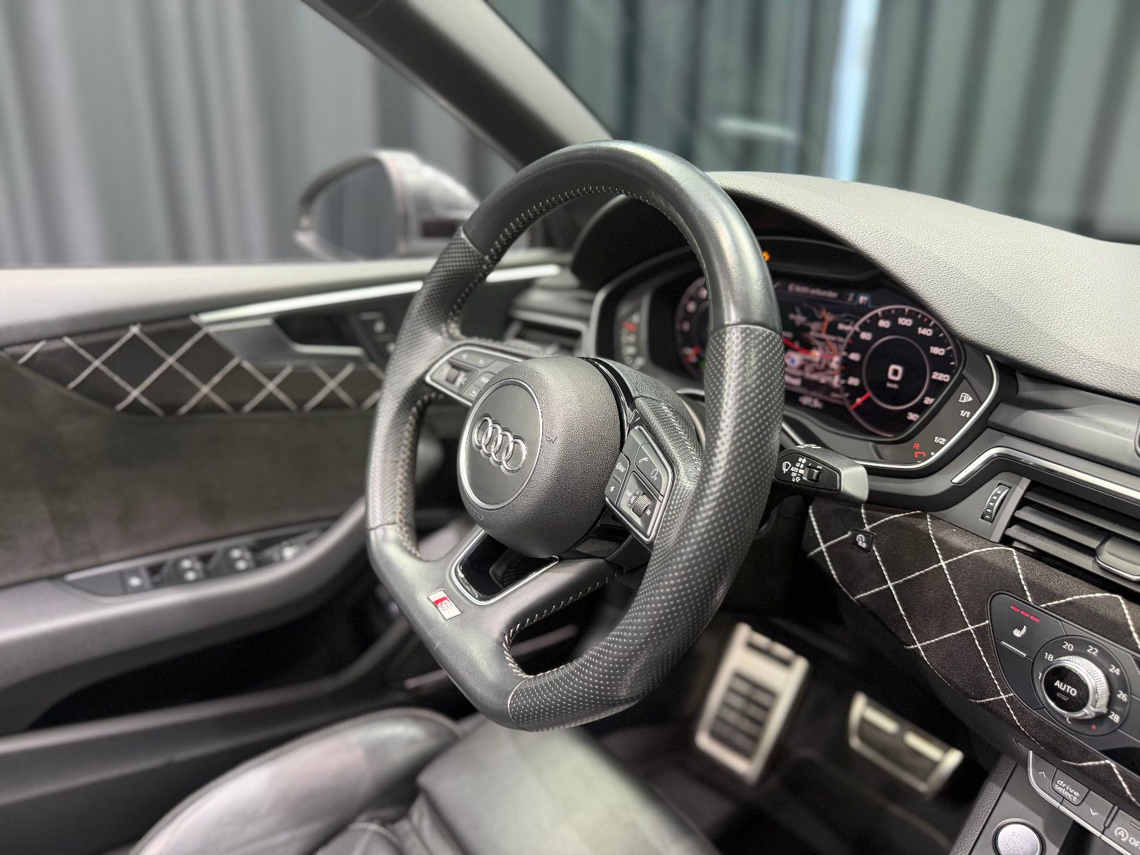 Fahrzeugabbildung Audi A5 Cabriolet S-LineB&O|MASSAGE|RS-SITZE|360°