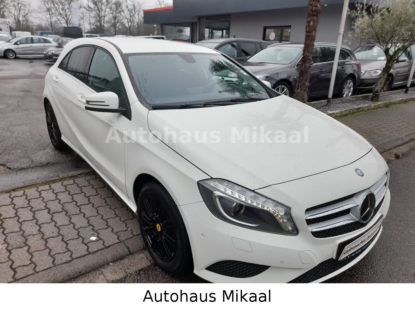 MERCEDES-BENZ A 180