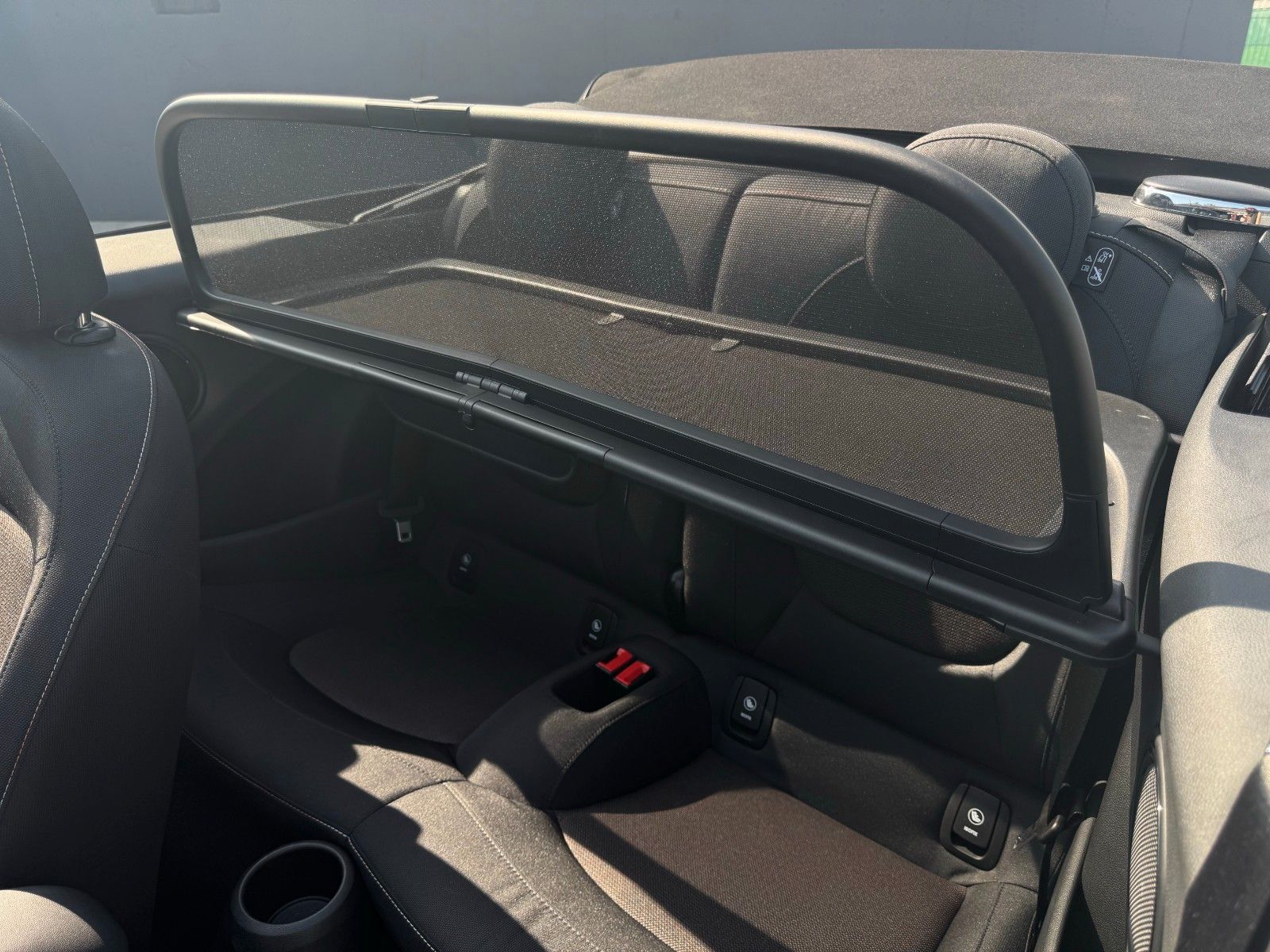 Fahrzeugabbildung MINI Cooper Cabrio Autom. Essential Trim Temp PDC SHZ