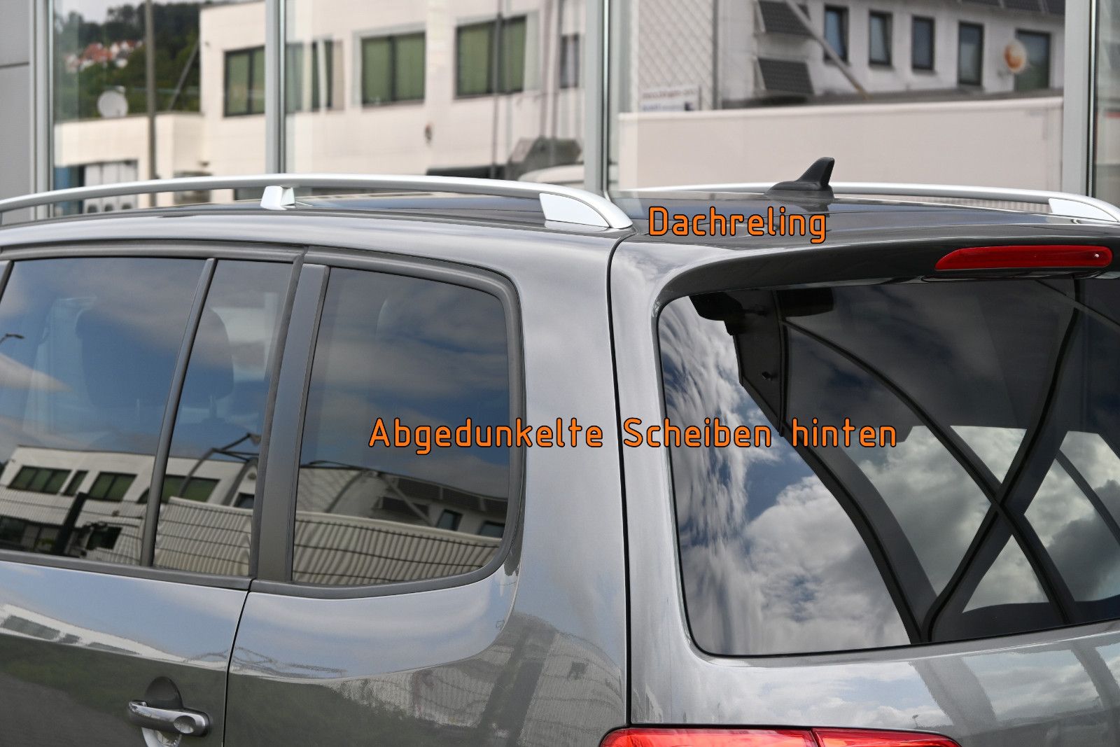 Fahrzeugabbildung Volkswagen Touran 1.2 TSI LIFE °AHK°STANDHEIZ°7-SITZE°