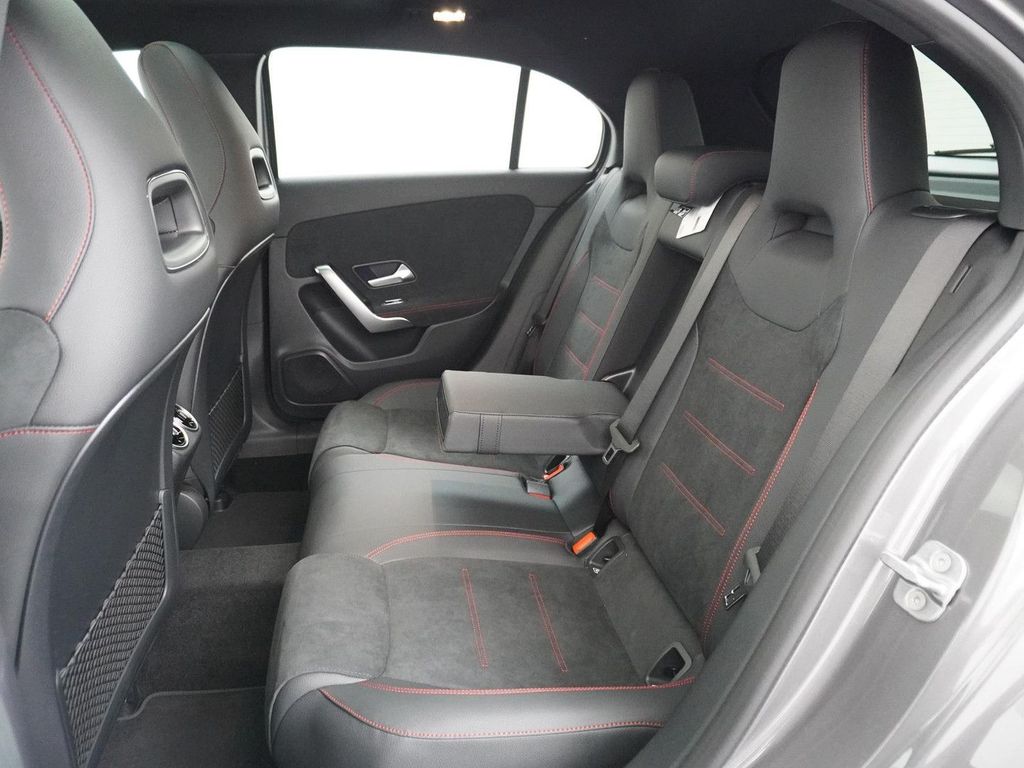 Mercedes-Benz A 180 Star Edition AMG Line | Panorama - Schiebe