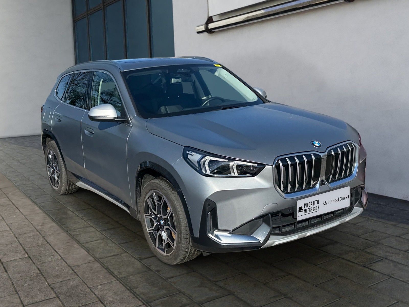 BMW X1 23d xDrive AHK/ADAPTLED/HUD/360°/PANO/DAB foto 4