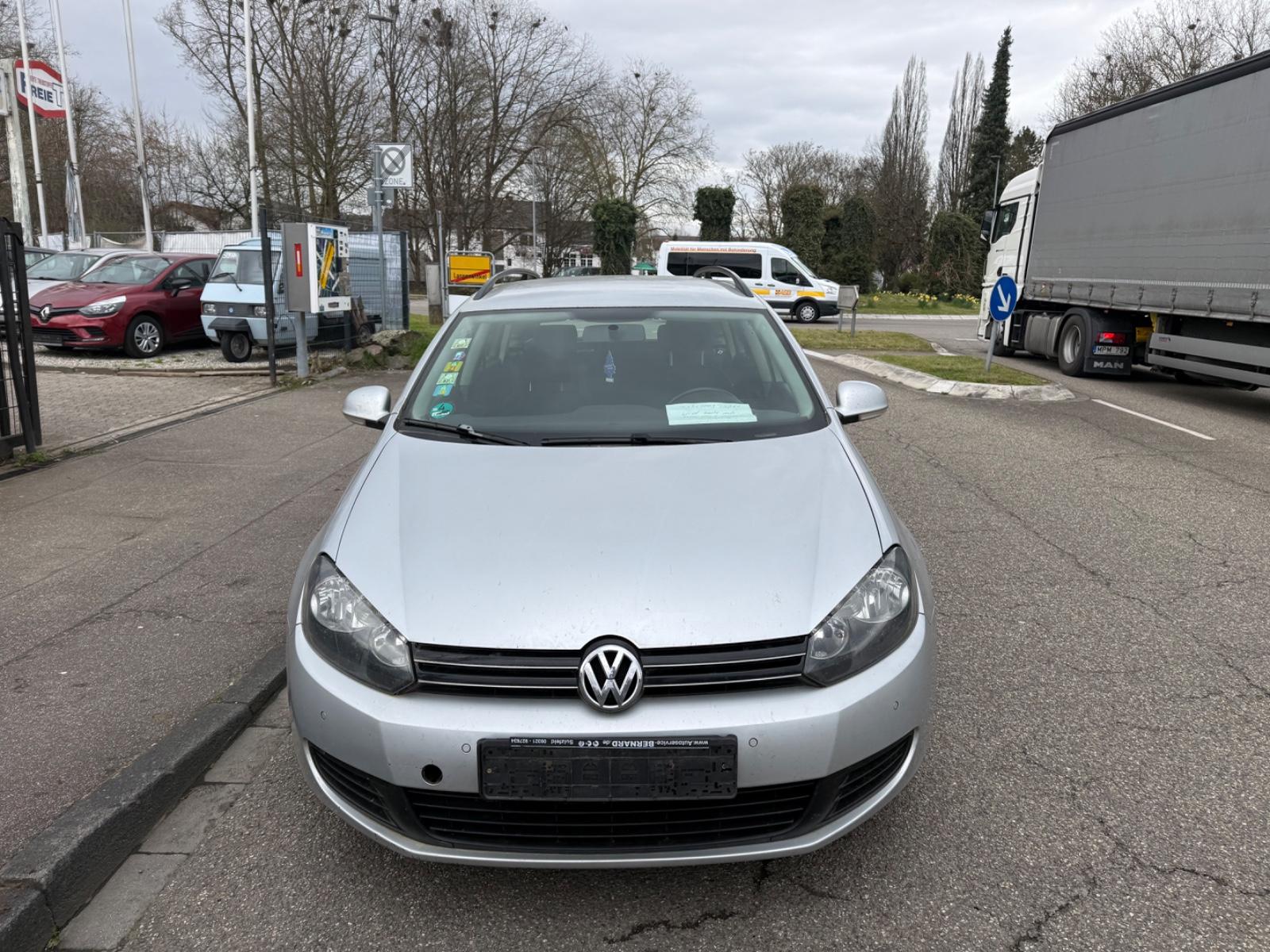 Volkswagen Golf 2010 — rear view