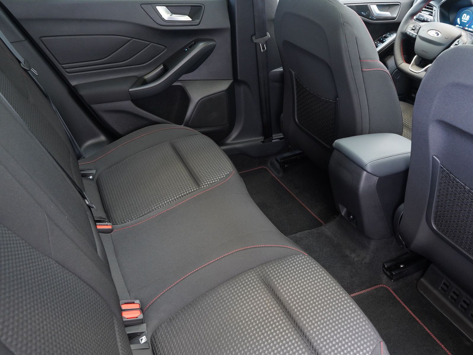 Fahrzeugabbildung Ford Focus Turnier ST-Line X 1.0 EcoBoost PANO