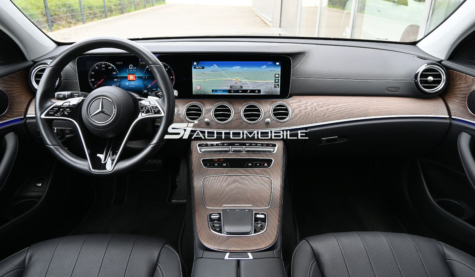 Fahrzeugabbildung Mercedes-Benz E 220 d T 9G-Tr. Exclusive °ACC°AHK°HEAD-UP°MEMO