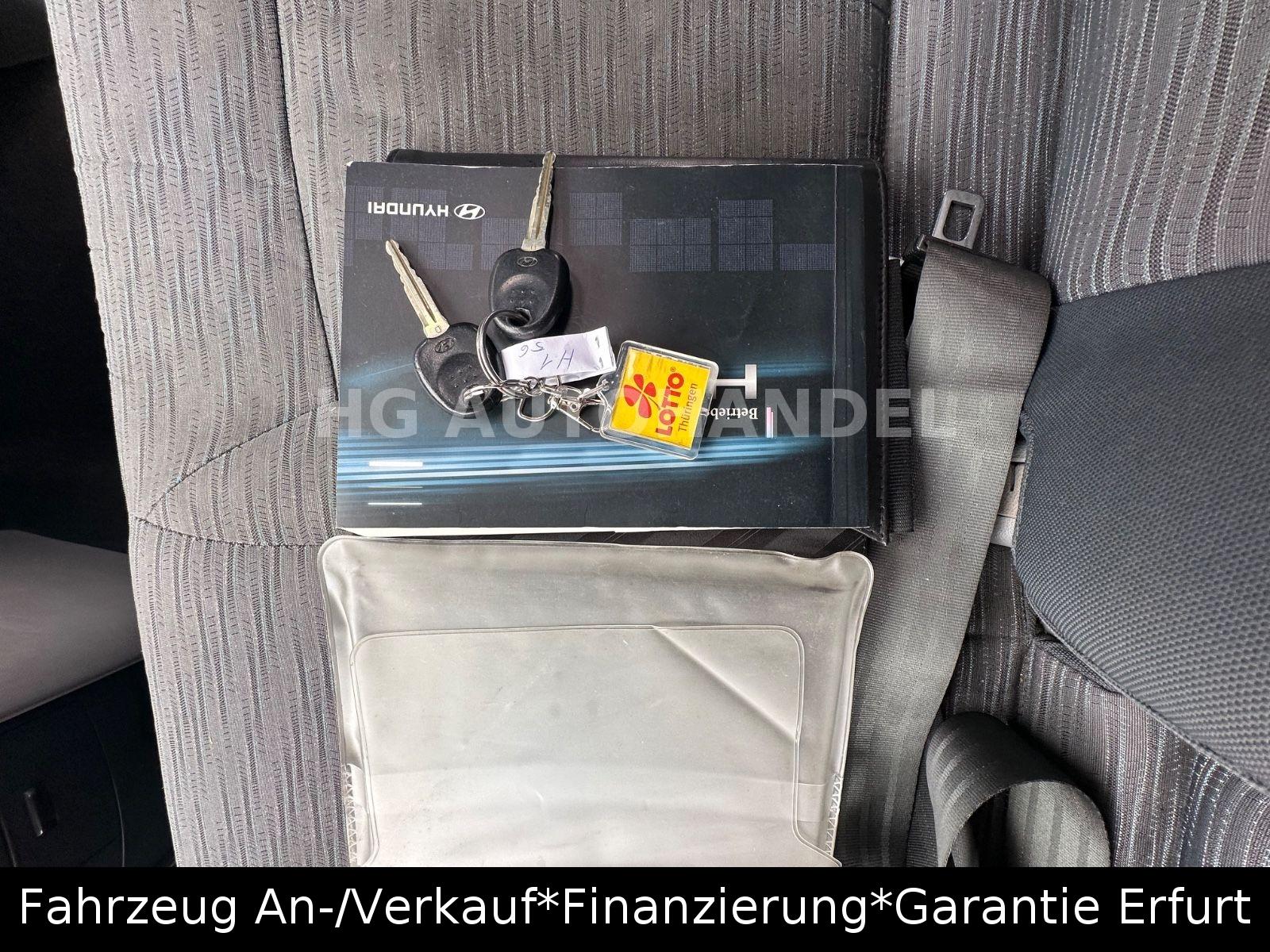 Hyundai H-1 Kasten 8-fach bereift