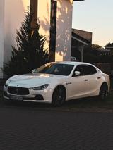 Andere Maserati Ghibli Scheckheft weiß SQ4 - Andere: Limousine
