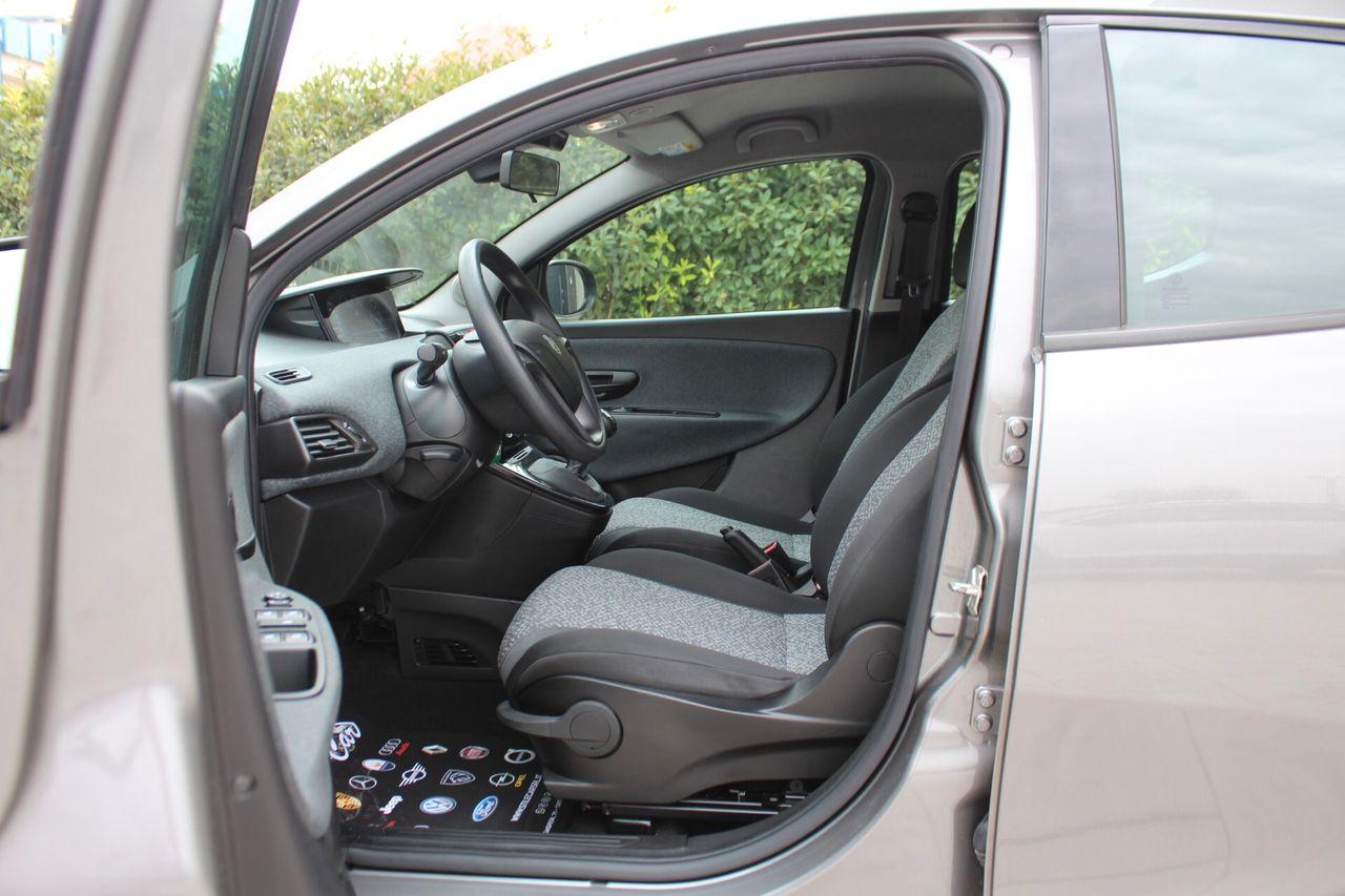 Lancia Ypsilon 1.0 FireFly 5 porte S&S Hybrid Ec