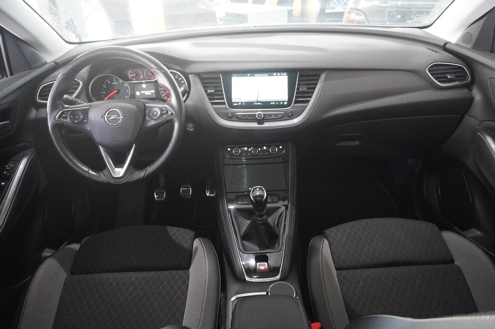 Fahrzeugabbildung Opel Grandland (X) 1.2T INNOV. NAVI/LED/KAMERA/PANO.