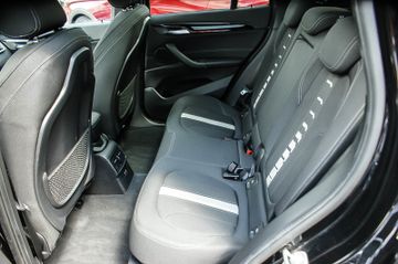 Fahrzeugabbildung BMW X1 sDrive18d Sport Line Aut HEADUP PANORAMA KEYL