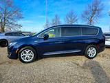Chrysler Pacifica 3.6 Lang Limited / RSE / 8 Sitze / Navi - blaue Chrysler Pacifica